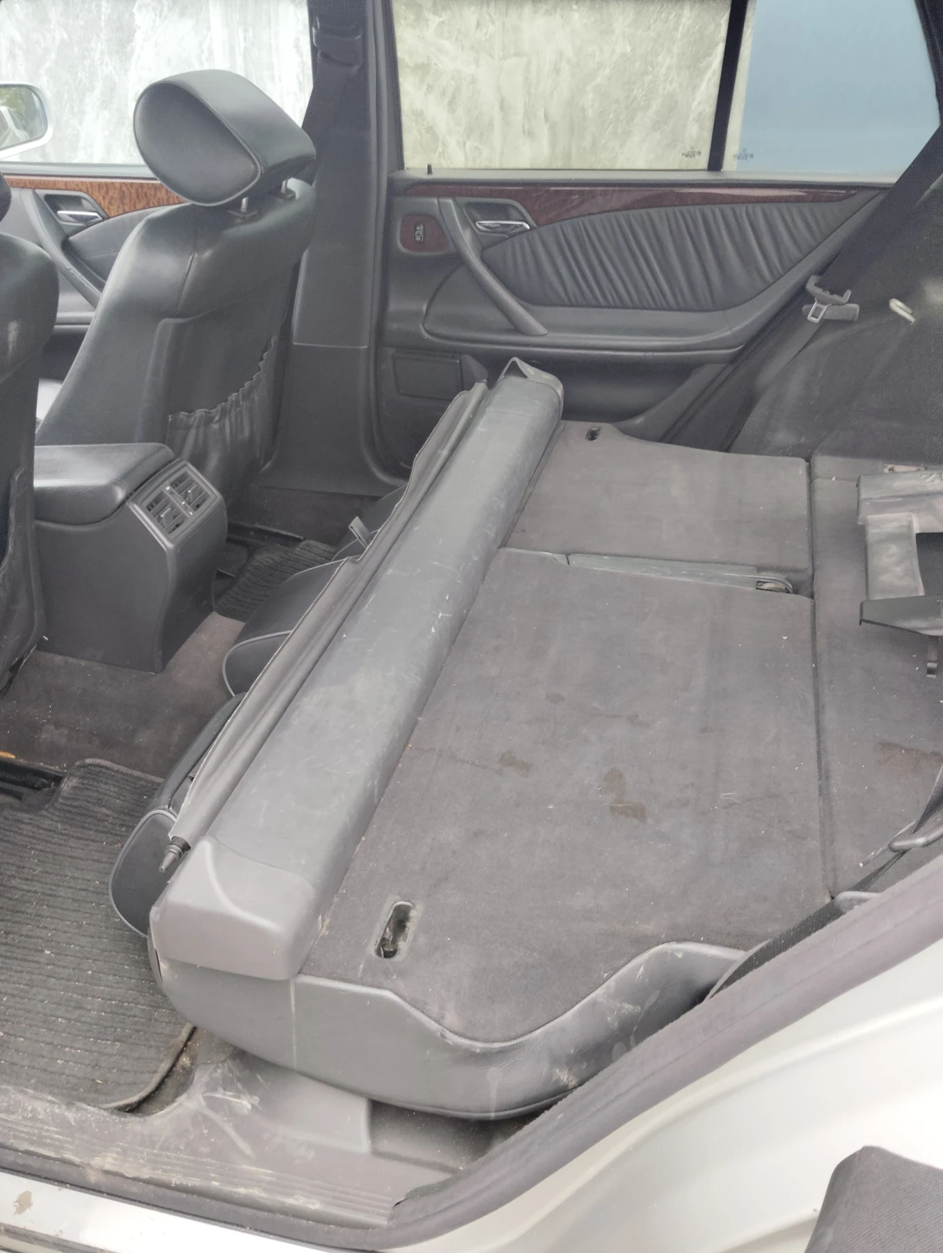 Mercedes-Benz E 240, снимка 11 - Автомобили и джипове - 54948557