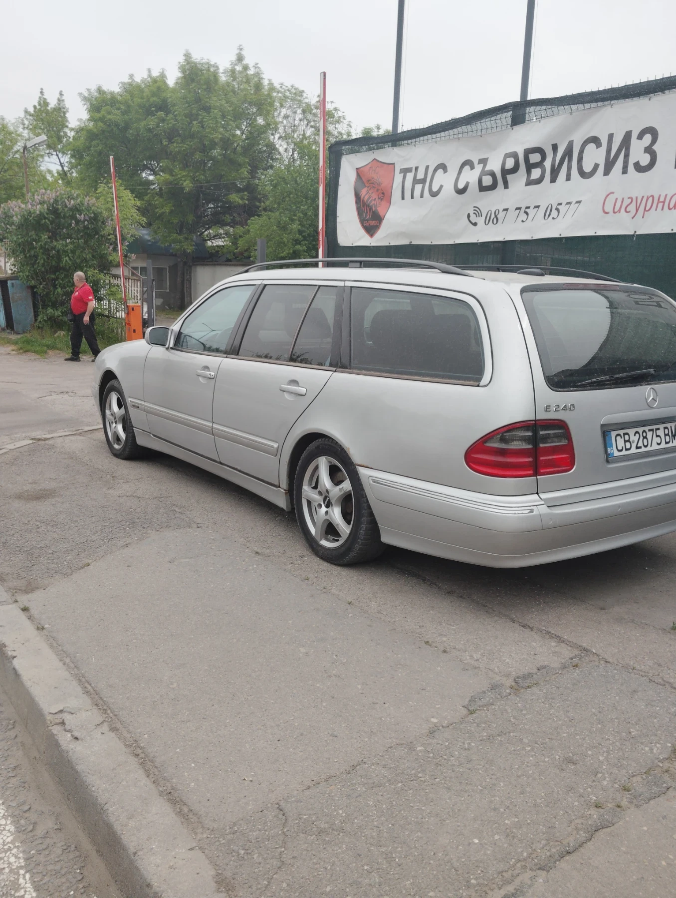 Mercedes-Benz E 240, снимка 2 - Автомобили и джипове - 54948557