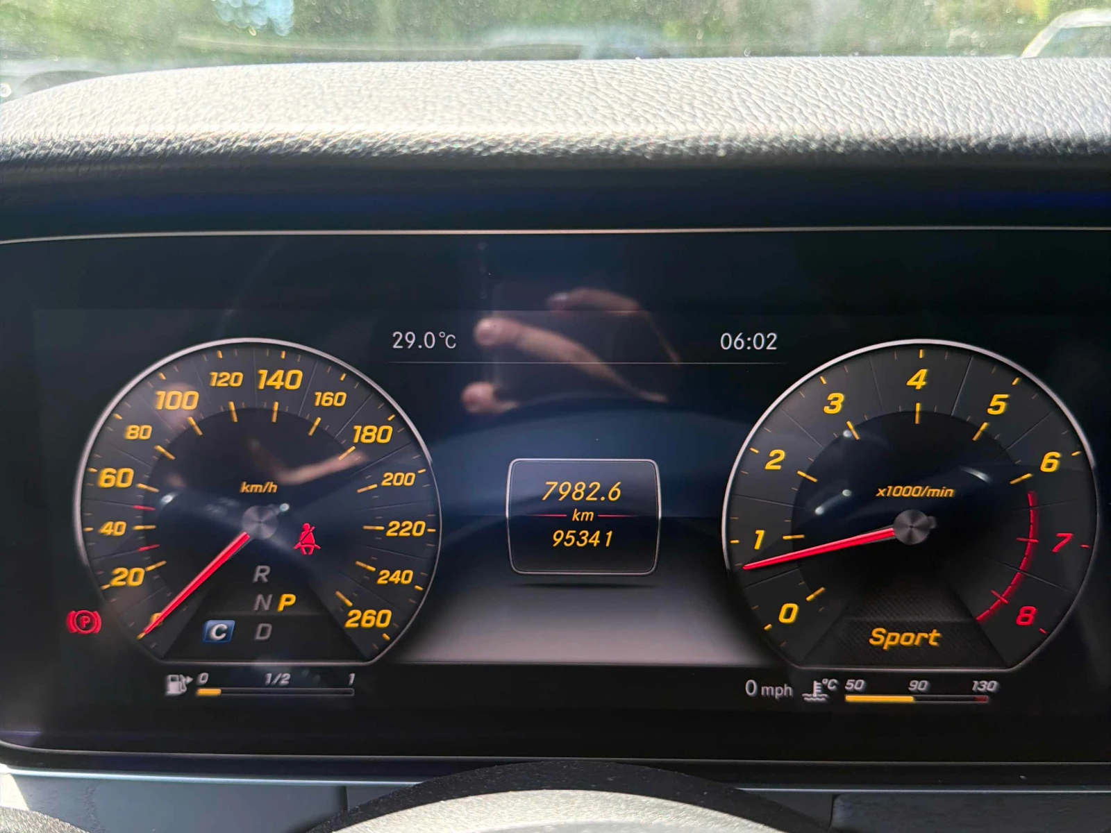 Mercedes-Benz E 300 4MATIC* AMG PACK* BURMESTER* HUD* 360, снимка 10 - Автомобили и джипове - 55046175