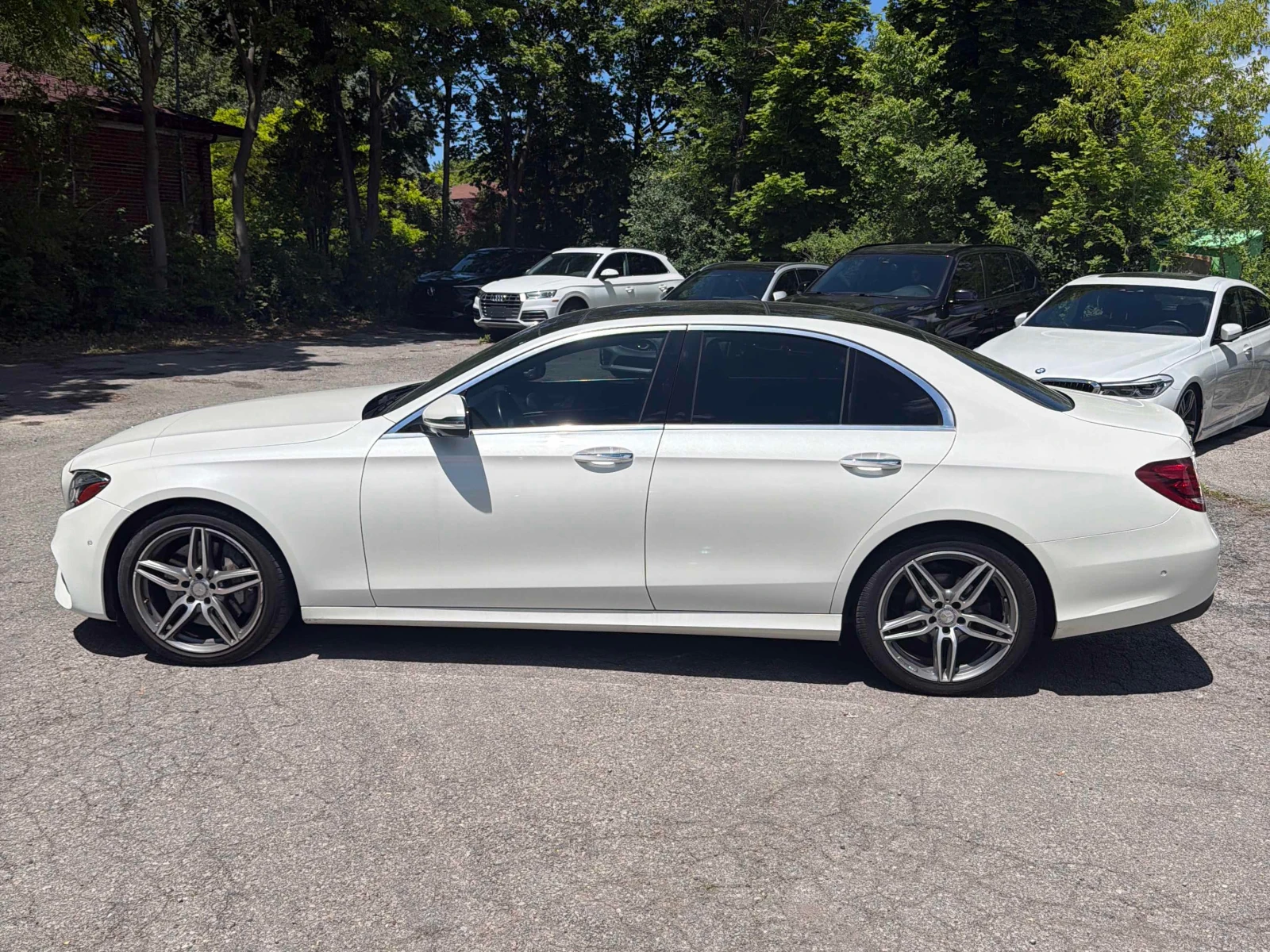 Mercedes-Benz E 300 4MATIC* AMG PACK* BURMESTER* HUD* 360, снимка 3 - Автомобили и джипове - 55046175