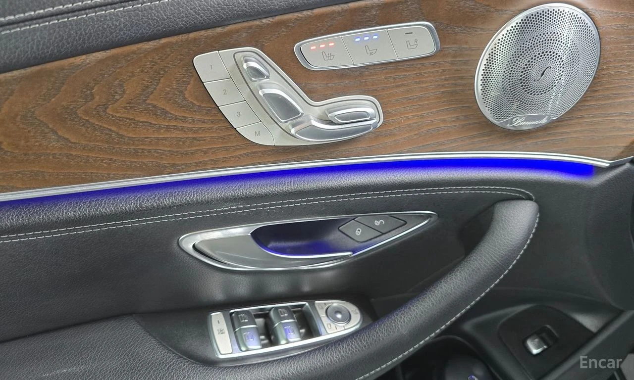 Mercedes-Benz E 300 AMG* LINE* 4MATIC* BURMESTER* ДИГИТАЛНО* ТАБЛО* ДИ, снимка 7 - Автомобили и джипове - 56193351