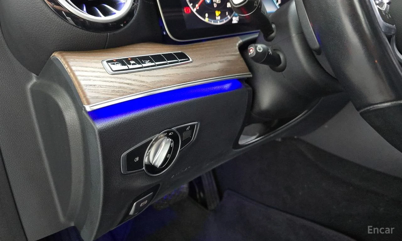 Mercedes-Benz E 300 AMG* LINE* 4MATIC* BURMESTER* ДИГИТАЛНО* ТАБЛО* ДИ, снимка 8 - Автомобили и джипове - 56193351