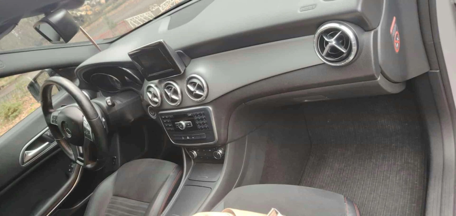 Mercedes-Benz CLA 220, снимка 8 - Автомобили и джипове - 56426977