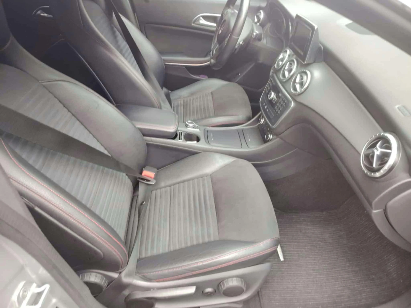 Mercedes-Benz CLA 220, снимка 9 - Автомобили и джипове - 56426977