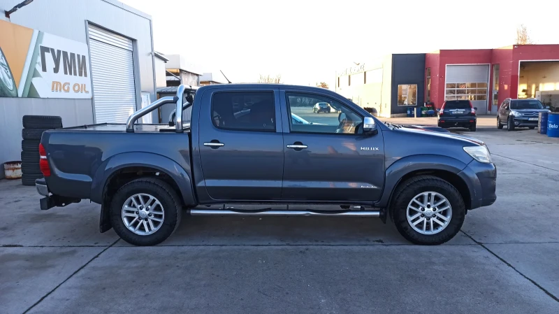 Toyota Hilux 3.0D INVINCIBLE , снимка 2 - Автомобили и джипове - 48017819