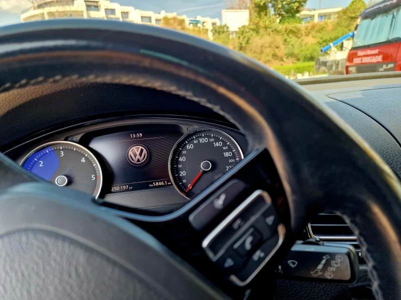 VW Touareg, снимка 10 - Автомобили и джипове - 53132497