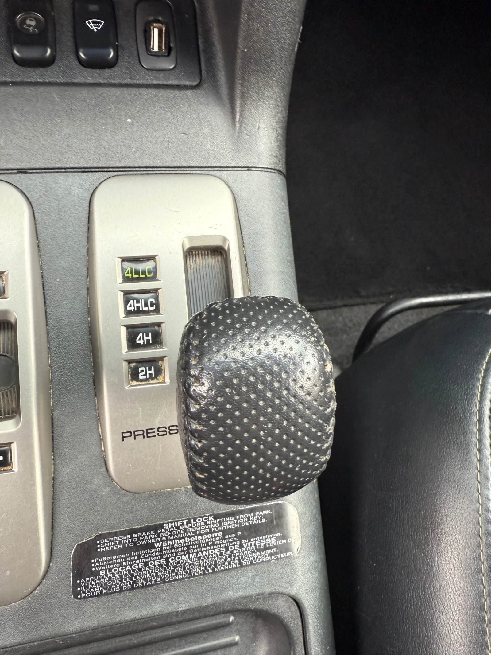 Mitsubishi Pajero 3.2 - изображение 9