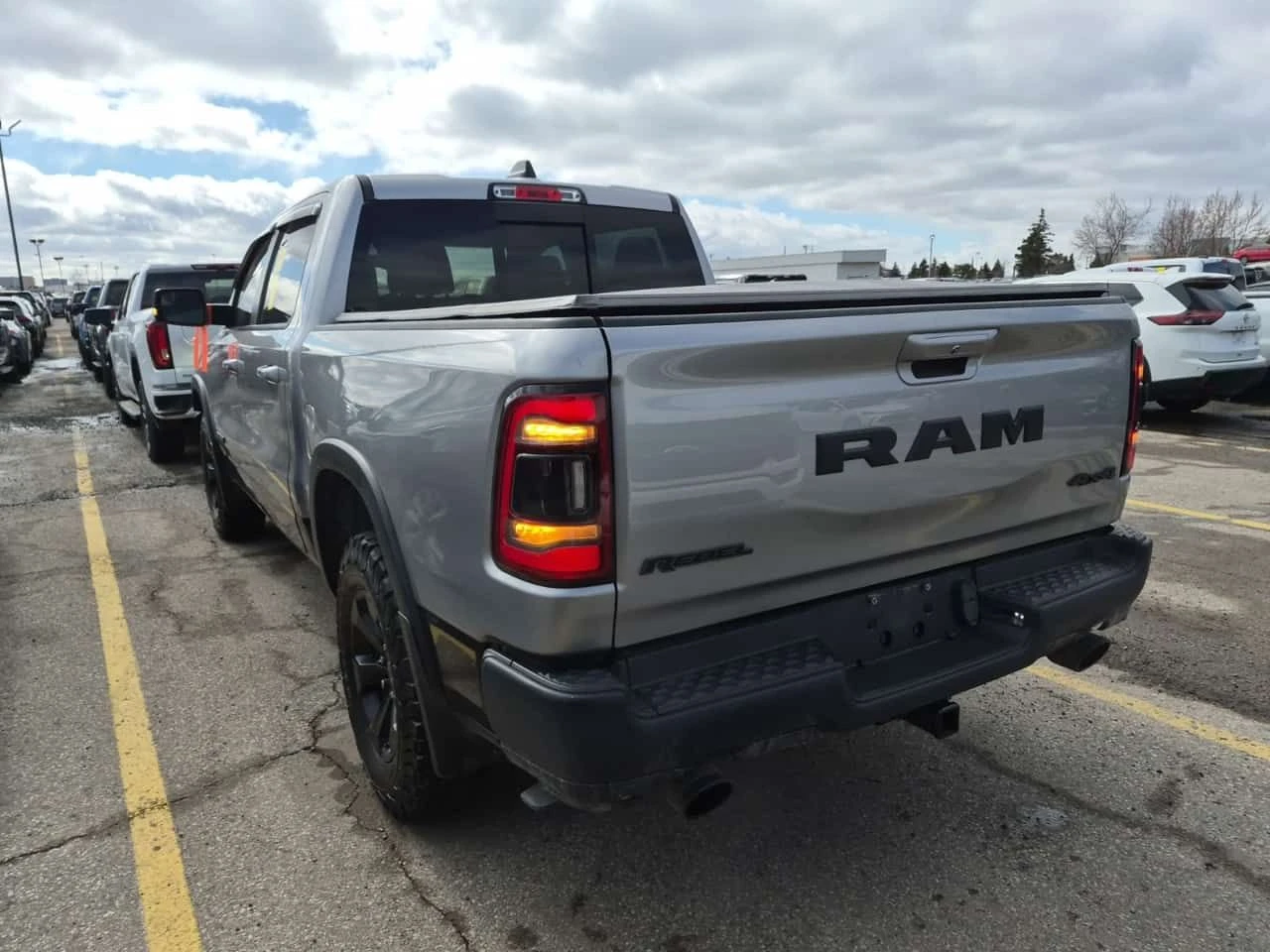 Dodge RAM 1500 REBEL CREW CAB SHORT BED  CARFAX | Mobile.bg � ����������� 4