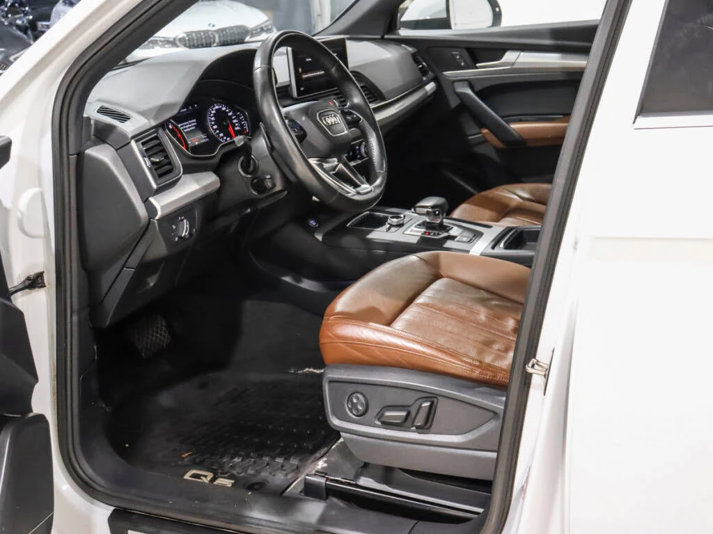 Audi Q5 TFSI quattro Progressive АвтоКредит  (ЦЕНА ДО БГ), снимка 7 - Автомобили и джипове - 54393521