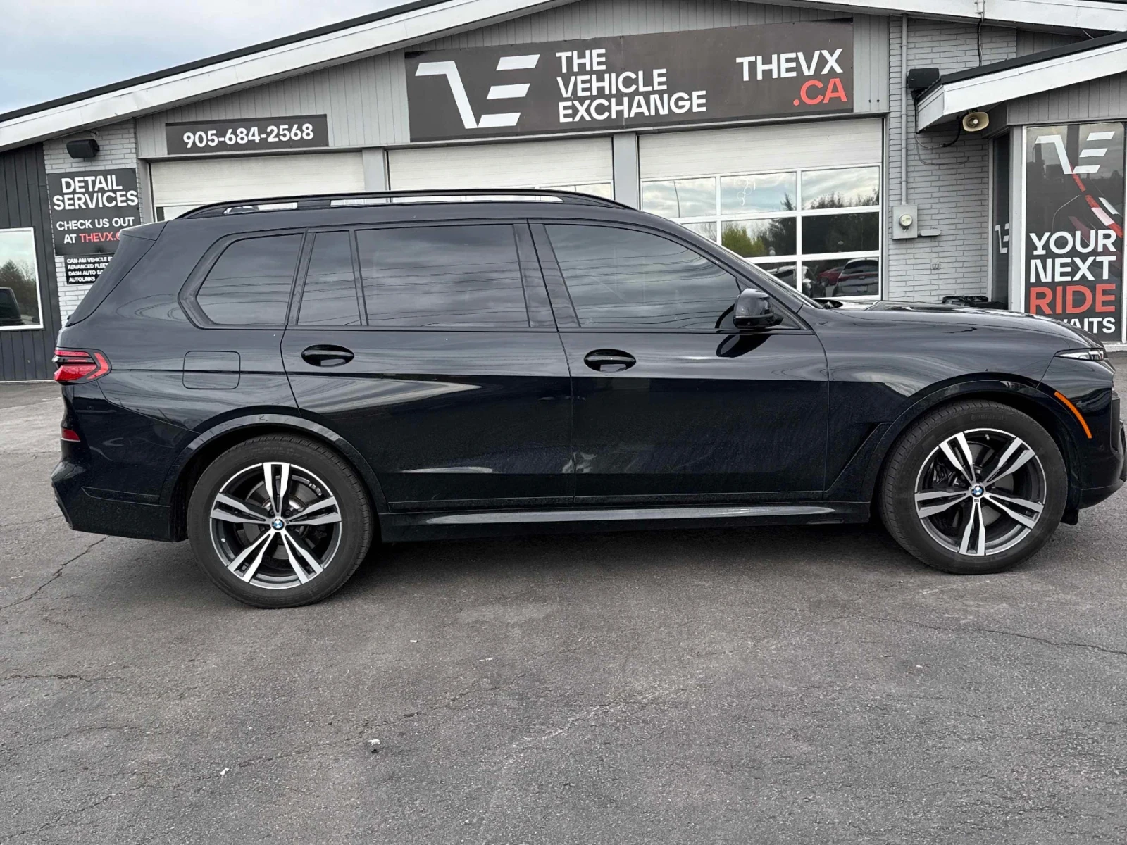 BMW X7 xDrive40i * ДИСТРОНИК * HARMAN KARDON * CARFAX, снимка 3 - Автомобили и джипове - 54573752