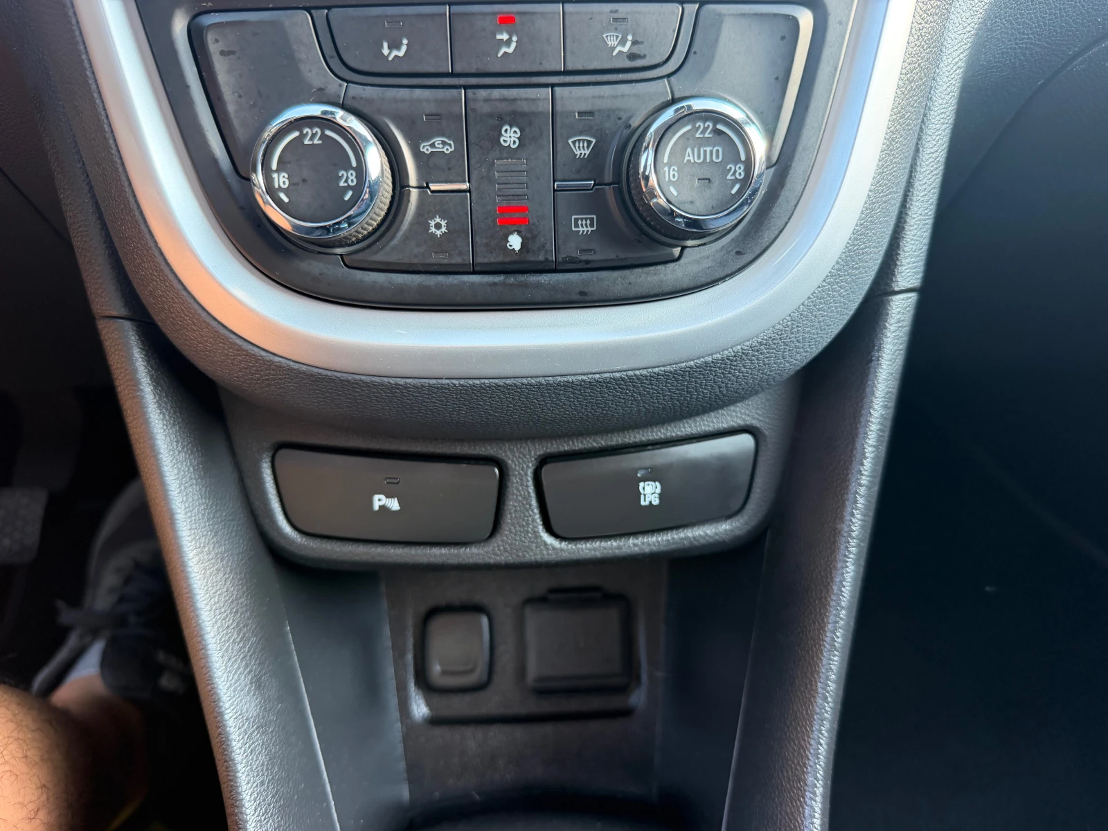 Opel Mokka 1.4BEZIN* GAZ* FULL* EVRO6, снимка 13 - Автомобили и джипове - 55672120