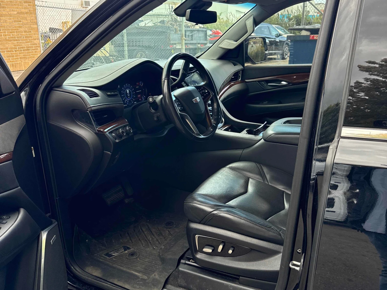 Cadillac Escalade * Premium Luxury * АВТОКРЕДИТ* , снимка 5 - Автомобили и джипове - 56152056