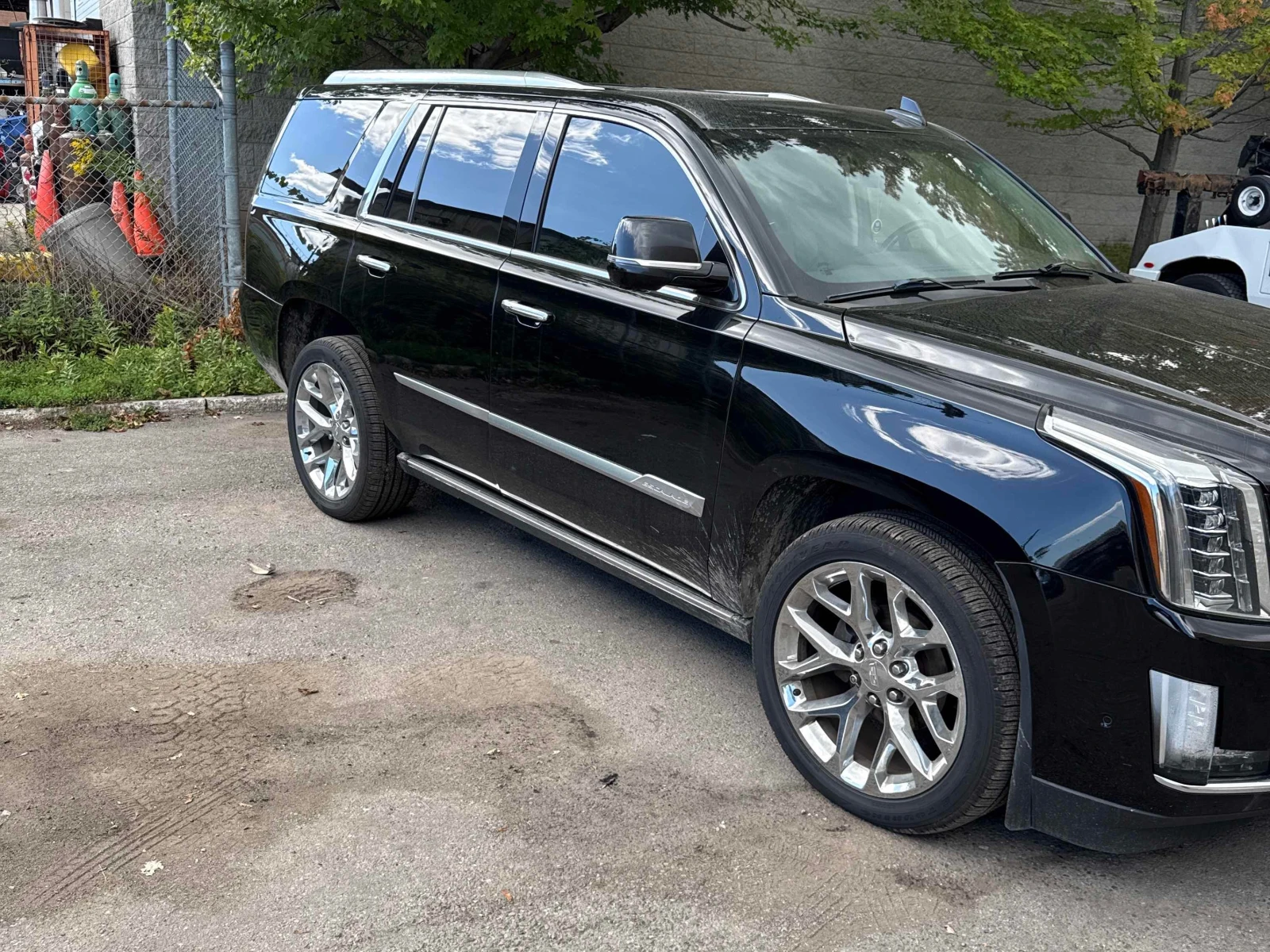 Cadillac Escalade * Premium Luxury * АВТОКРЕДИТ* , снимка 3 - Автомобили и джипове - 56152056