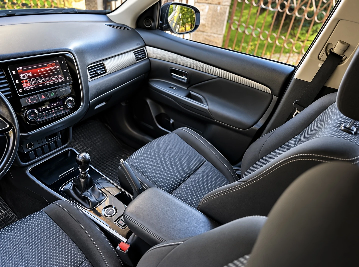 Mitsubishi Outlander 2.2TDi, снимка 9 - Автомобили и джипове - 56728223