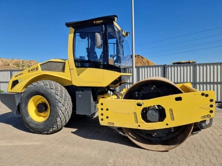 Валяк BOMAG BW211D-5 - изображение 3