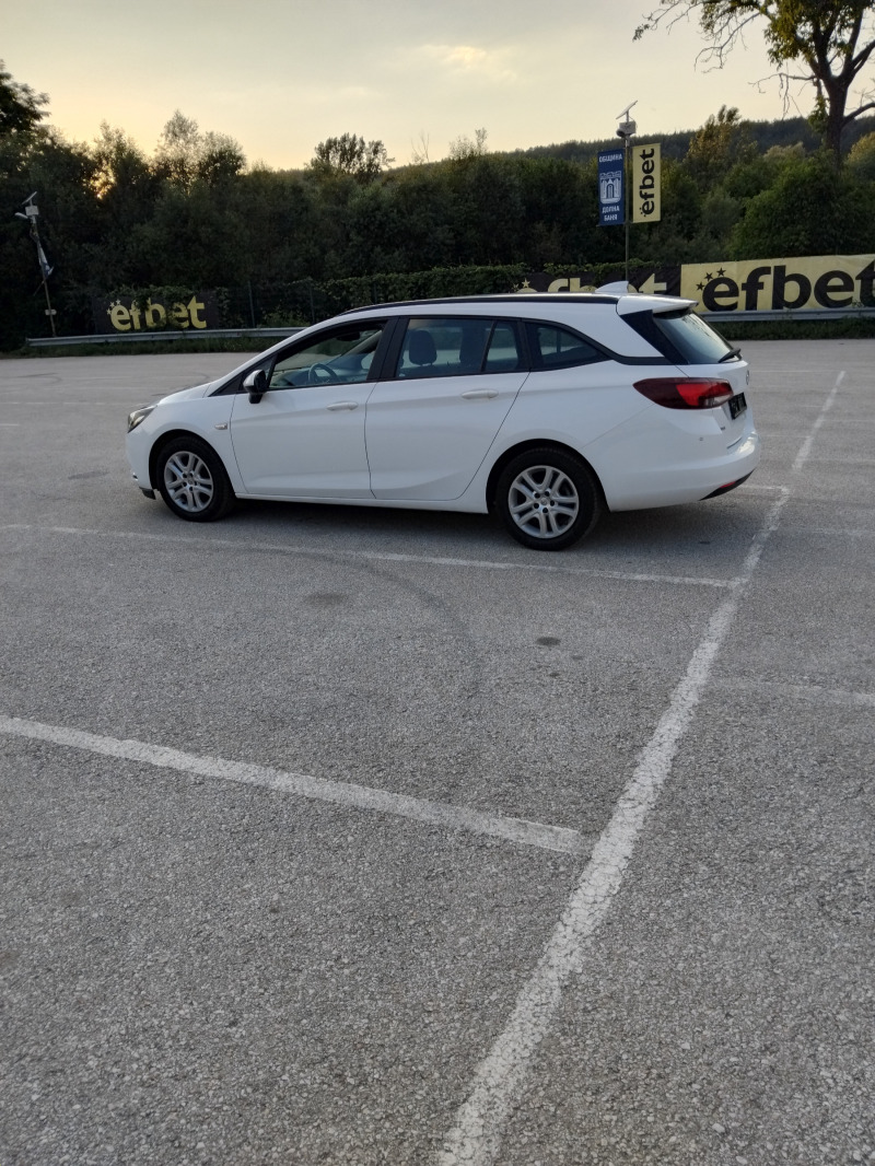 Opel Astra 1.6cdti, снимка 15 - Автомобили и джипове - 46176305
