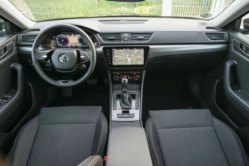 Skoda Superb 2.0TDI* Digital* 2024г* STYLE* Камера* MATRIX* Ger, снимка 14 - Автомобили и джипове - 51719277