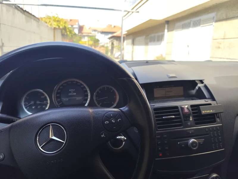 Mercedes-Benz C 200 cdi, снимка 12 - Автомобили и джипове - 51838299