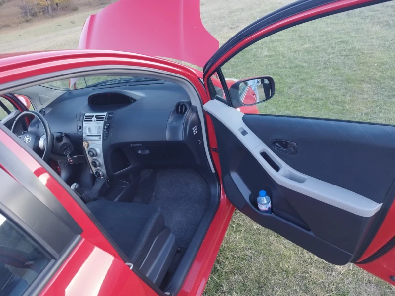 Toyota Yaris, снимка 8 - Автомобили и джипове - 52645626