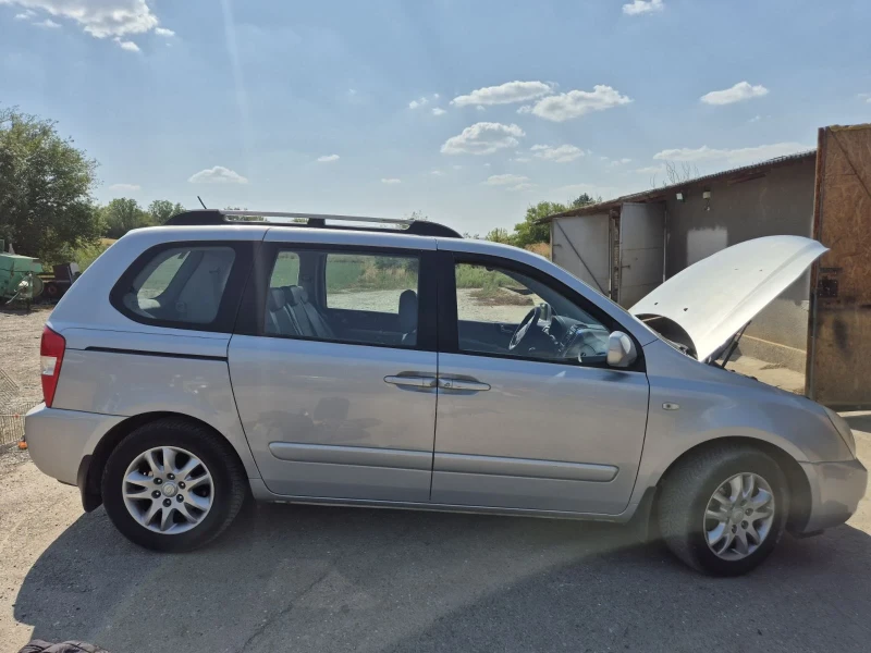 Kia Carnival, снимка 2 - Автомобили и джипове - 52436606