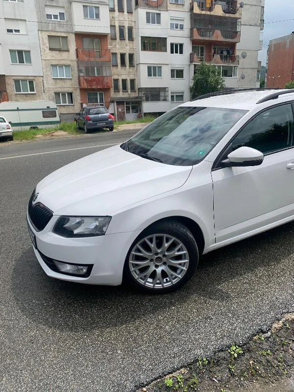 Skoda Octavia 1.6 TDI 4x4, снимка 6 - Автомобили и джипове - 29306154