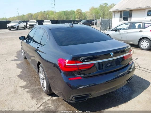 BMW 750 XDRIVE* M-PACK* ПОДГРЕВ* ОБДУХ* HARMAN* HUD* , снимка 4 - Автомобили и джипове - 55387627
