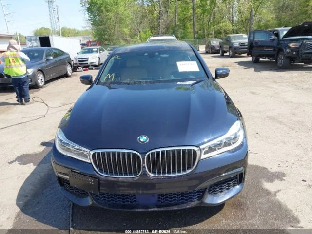 BMW 750 XDRIVE* M-PACK* ПОДГРЕВ* ОБДУХ* HARMAN* HUD* , снимка 3 - Автомобили и джипове - 55387627