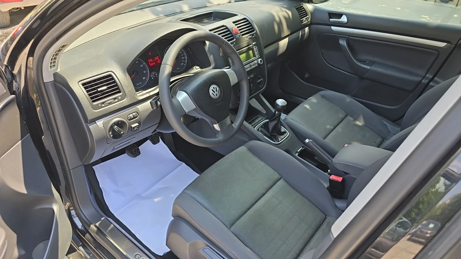 VW Golf 1.6i 102к.с. Газ-Бензин - изображение 9