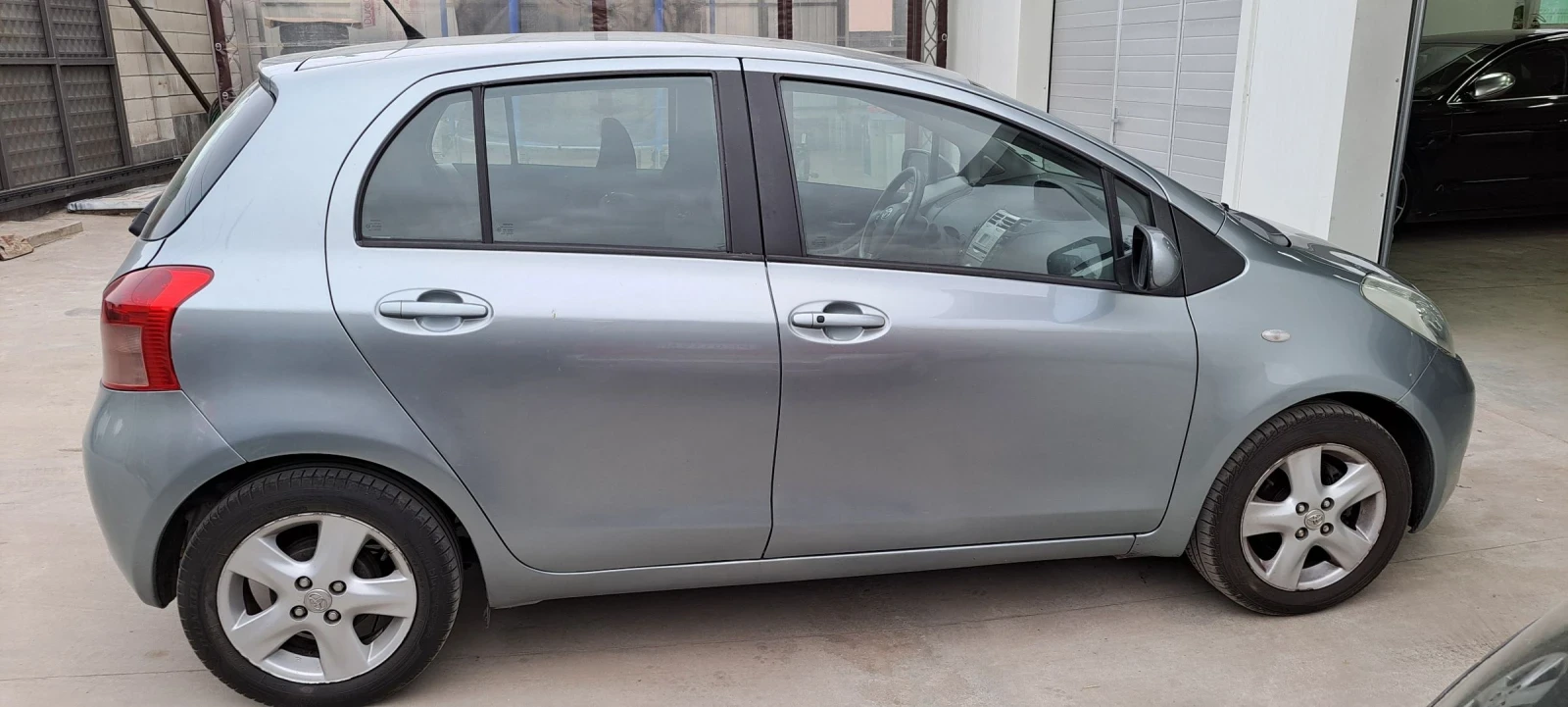 Toyota Yaris 1.3 БЕНЗИН  - изображение 6