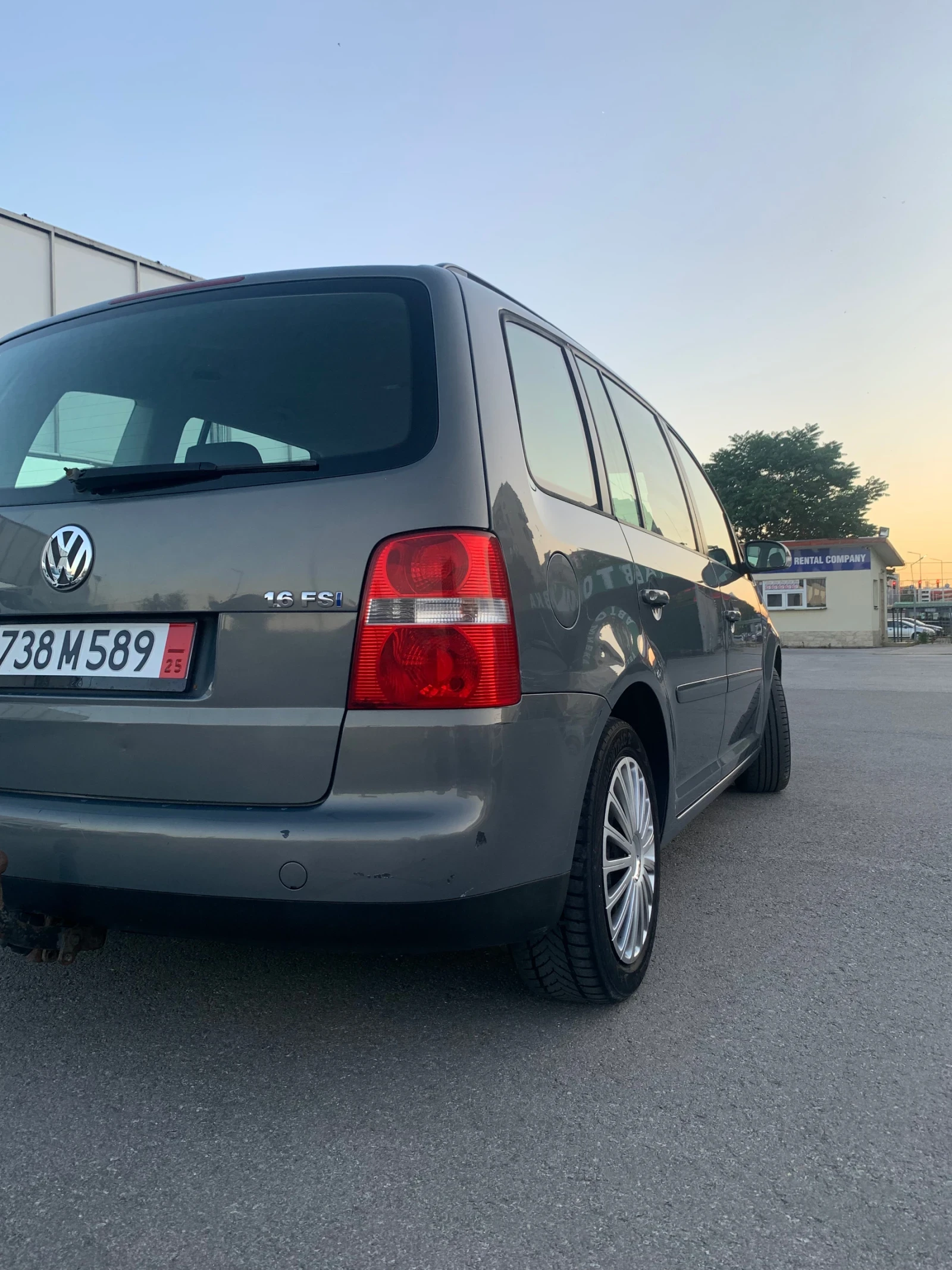VW Touran 1.6  FSI - изображение 2