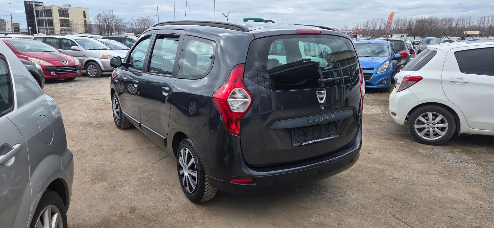 Dacia Lodgy 1.5 dci 7-МЕСТА, снимка 4 - Автомобили и джипове - 53764331