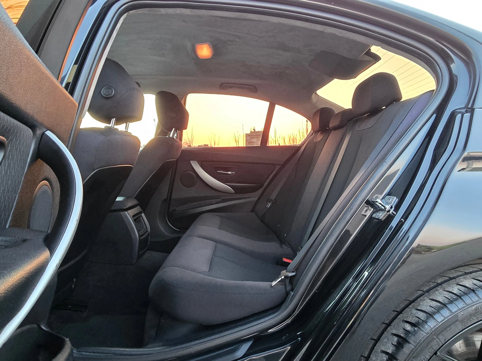 BMW 320 M Performance* 20inch* Exclusive* , снимка 11 - Автомобили и джипове - 53822981