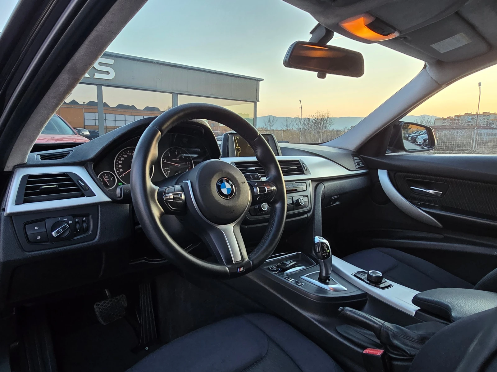 BMW 320 M Performance* 20inch* Exclusive* , снимка 10 - Автомобили и джипове - 53822981