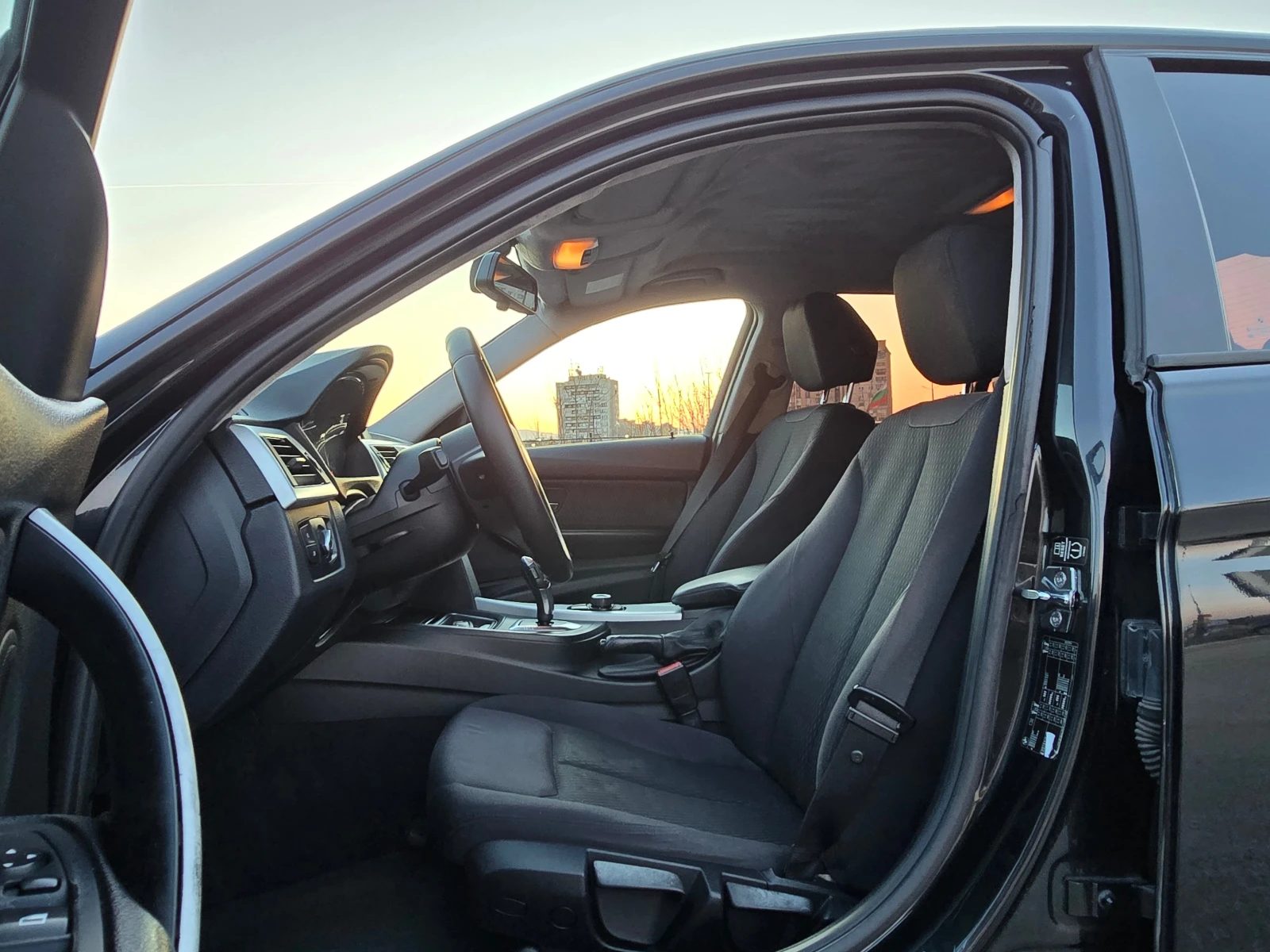 BMW 320 M Performance* 20inch* Exclusive* , снимка 9 - Автомобили и джипове - 53822981