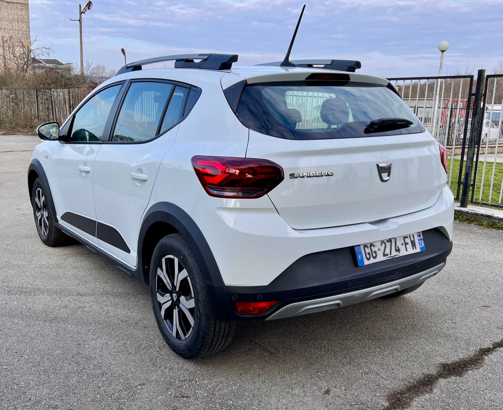 Dacia Sandero Stepway-всички екстри , снимка 4 - Автомобили и джипове - 53978403