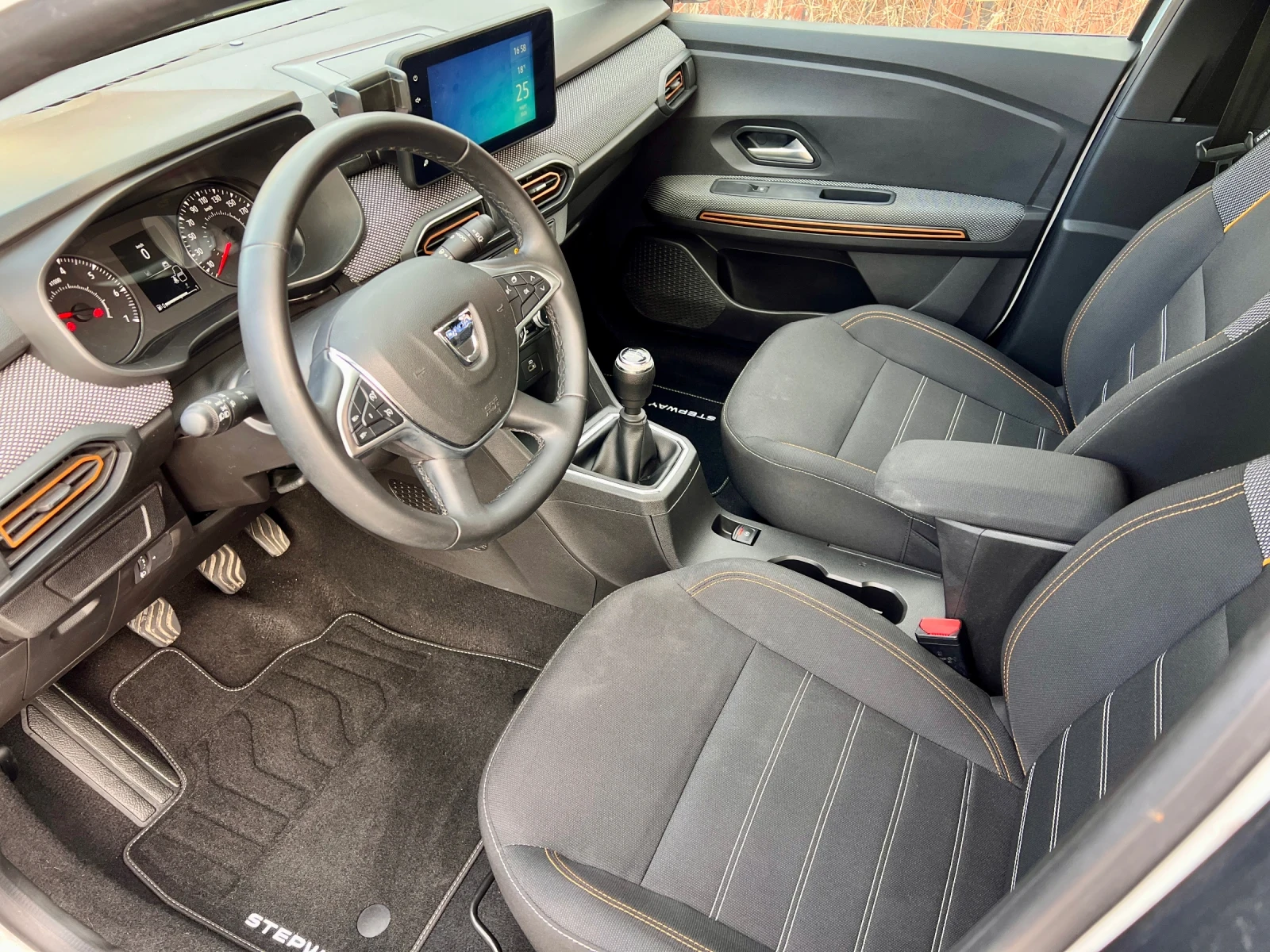 Dacia Sandero Stepway-всички екстри , снимка 11 - Автомобили и джипове - 53978403