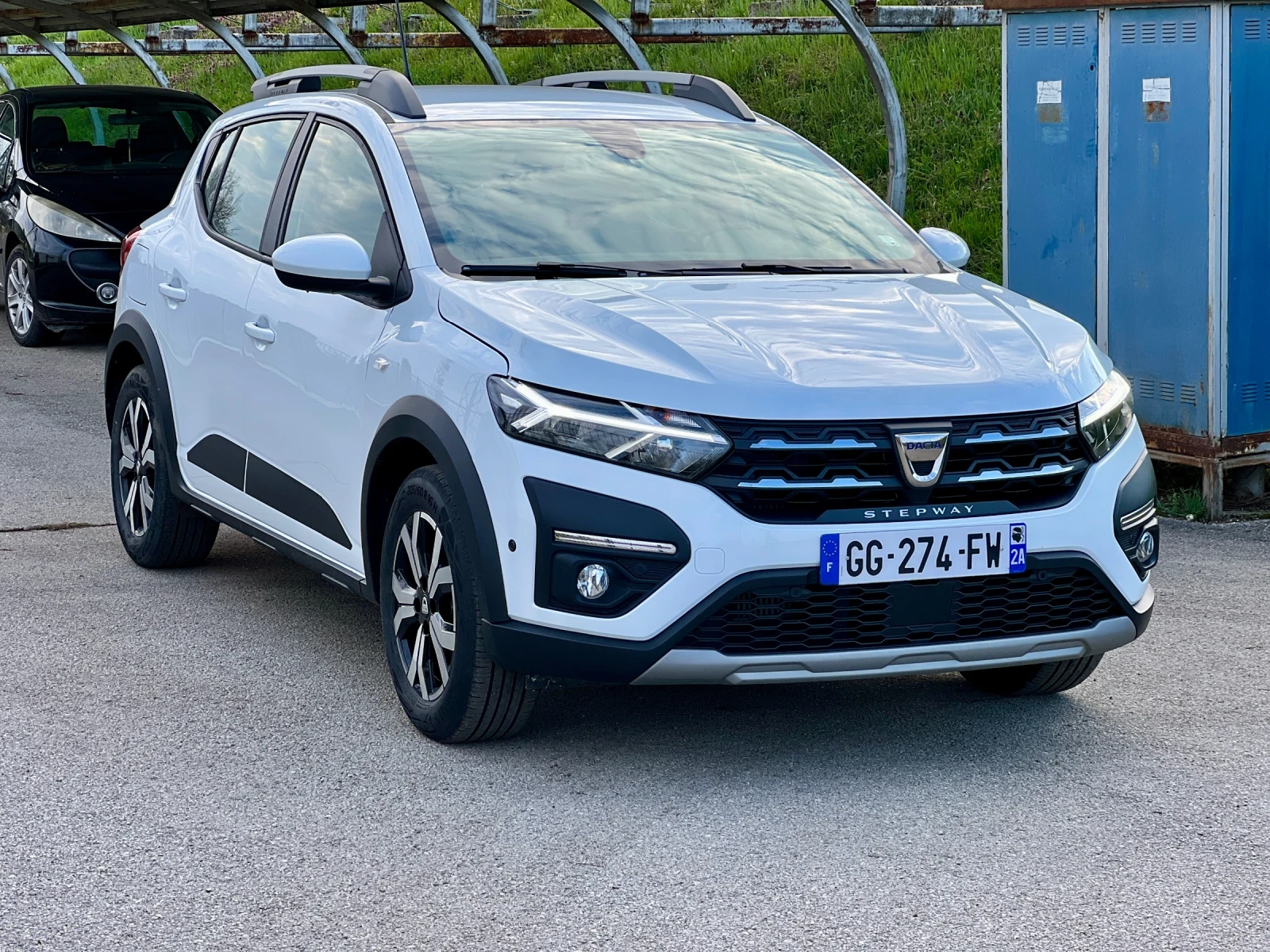 Dacia Sandero Stepway-всички екстри , снимка 2 - Автомобили и джипове - 53978403