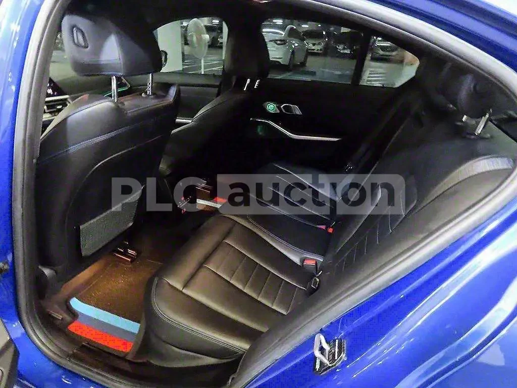 BMW 330 I xDrive| HUD| 360| PANO| AMBIENT, снимка 15 - Автомобили и джипове - 54257412