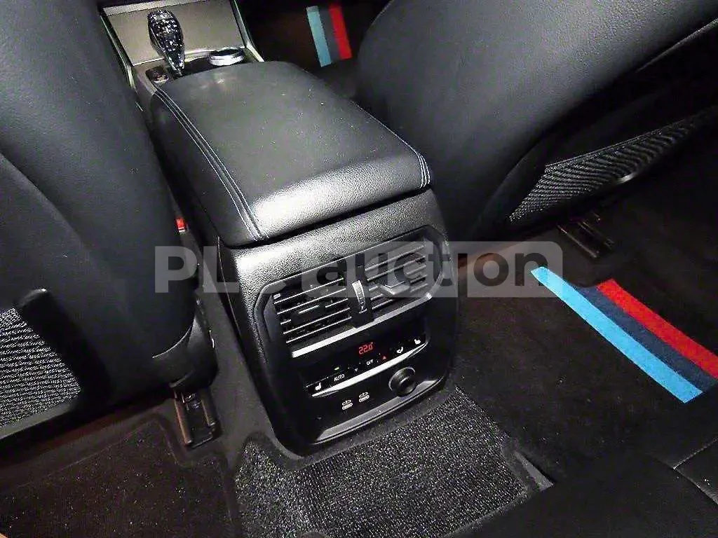 BMW 330 I xDrive| HUD| 360| PANO| AMBIENT, снимка 14 - Автомобили и джипове - 54257412