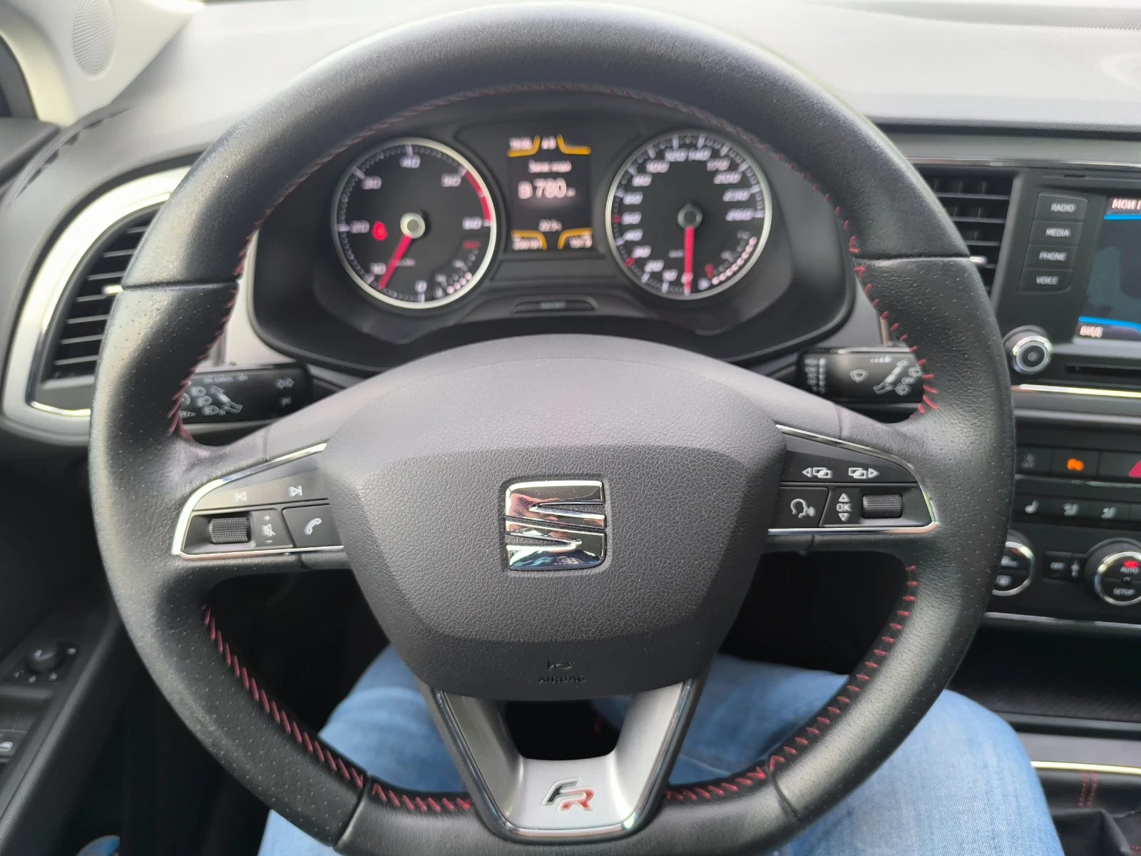 Seat Leon 2.0 TDI, FR, EXECUTIVE, снимка 11 - Автомобили и джипове - 54906365