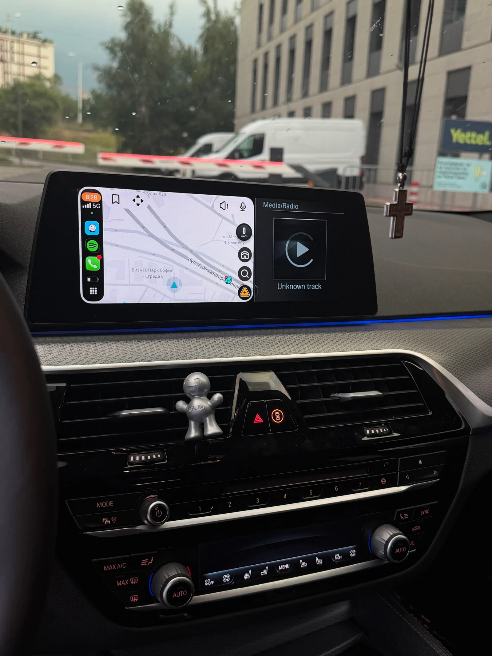 BMW 530 xDrive Full Екстри, снимка 16 - Автомобили и джипове - 55214015