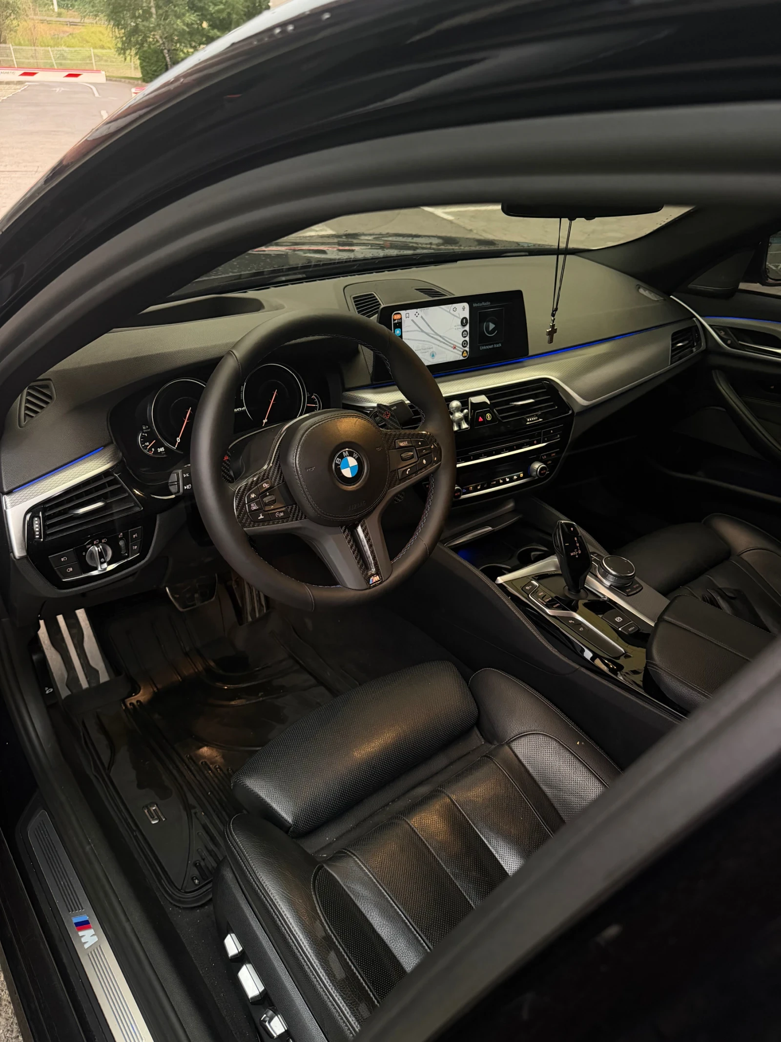 BMW 530 xDrive Full Екстри, снимка 16 - Автомобили и джипове - 55149709