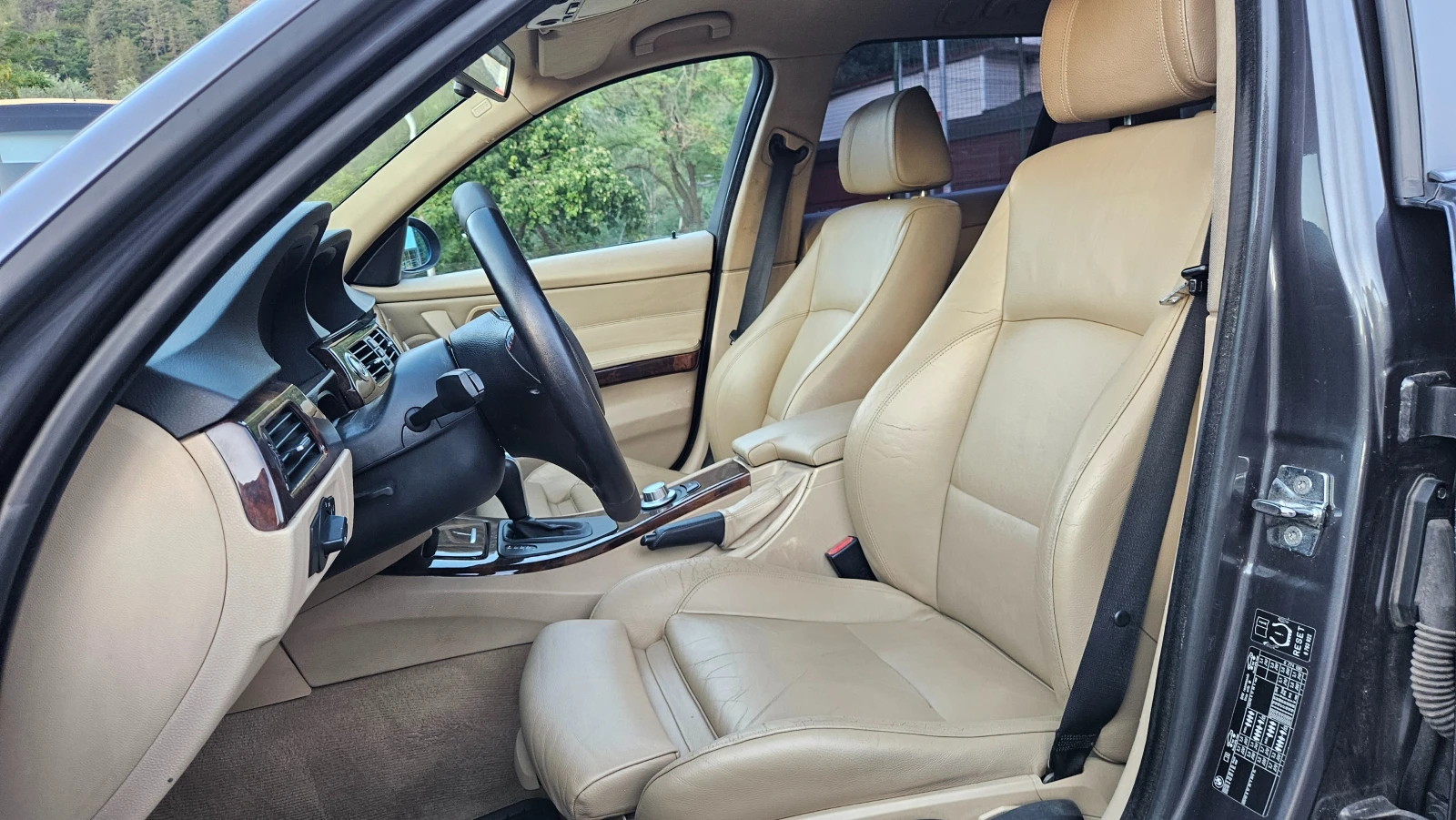 BMW 320 M47 AVTOMAT/KOJA/NAVIG, снимка 12 - Автомобили и джипове - 55592985