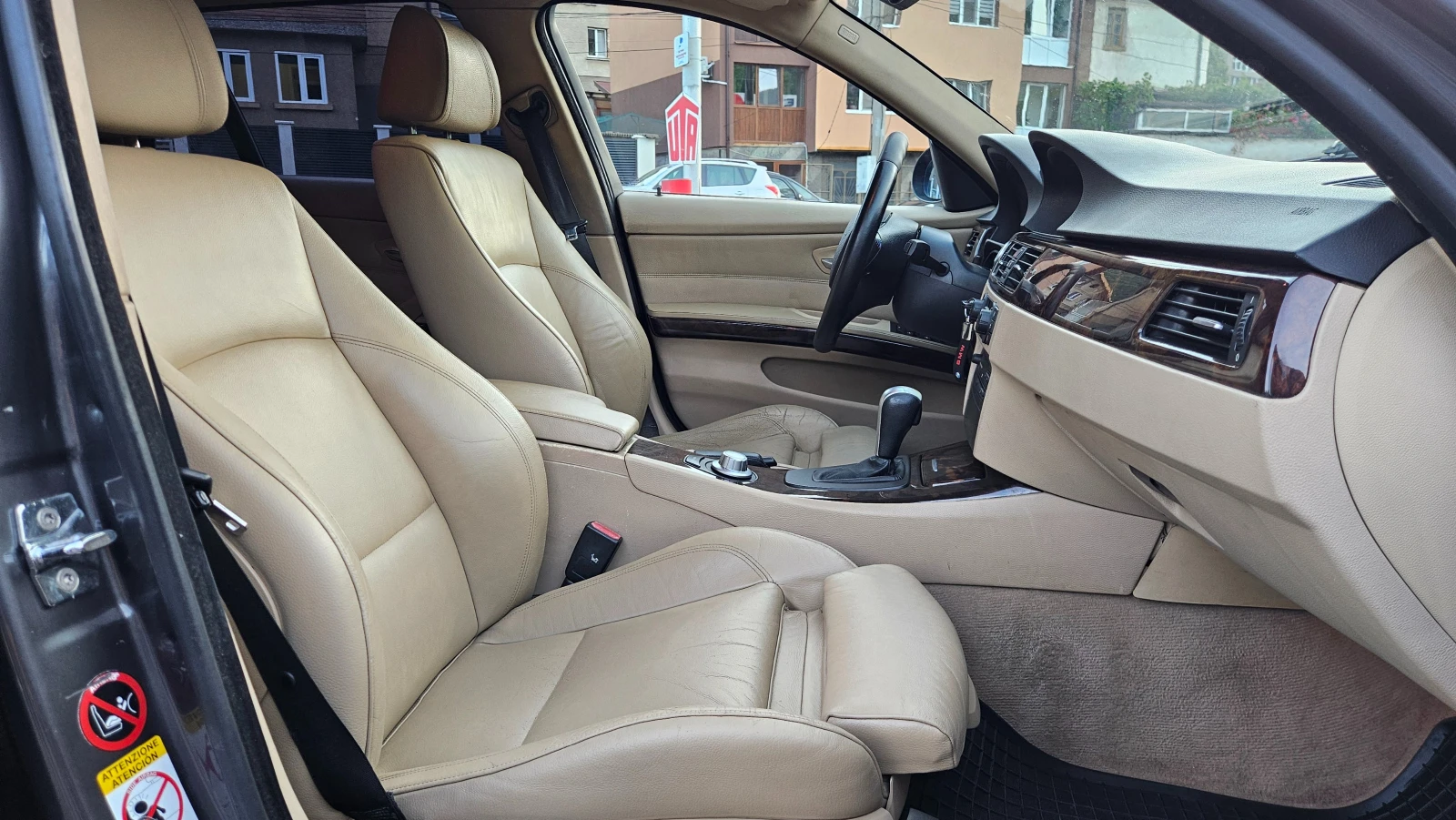 BMW 320 M47 AVTOMAT/KOJA/NAVIG, снимка 13 - Автомобили и джипове - 55592985