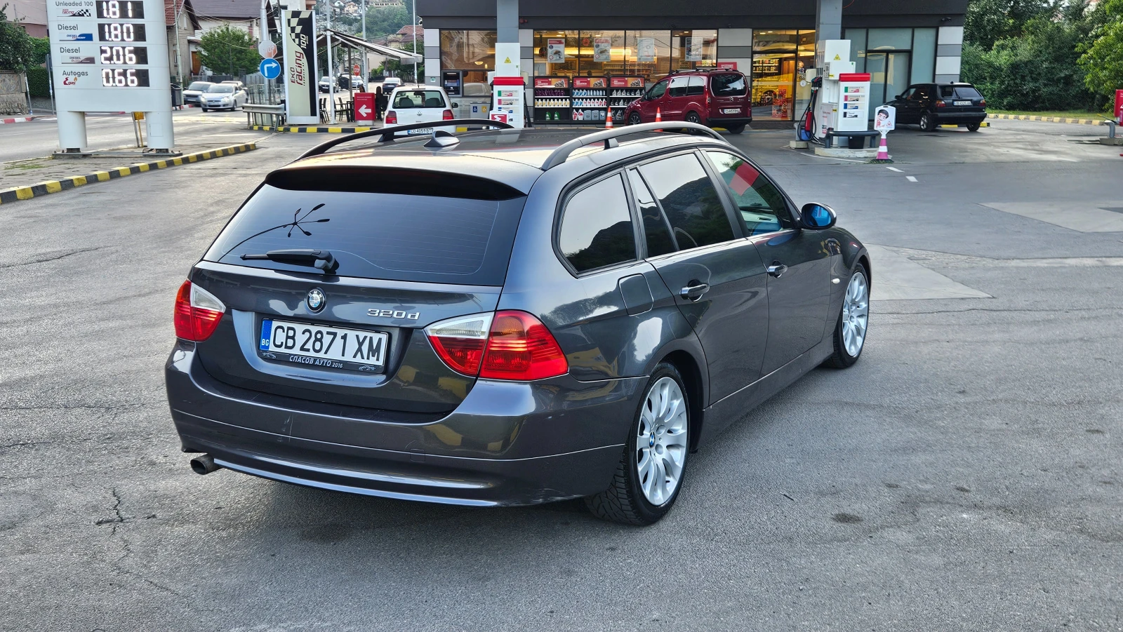 BMW 320 M47 AVTOMAT/KOJA/NAVIG, снимка 6 - Автомобили и джипове - 55592985