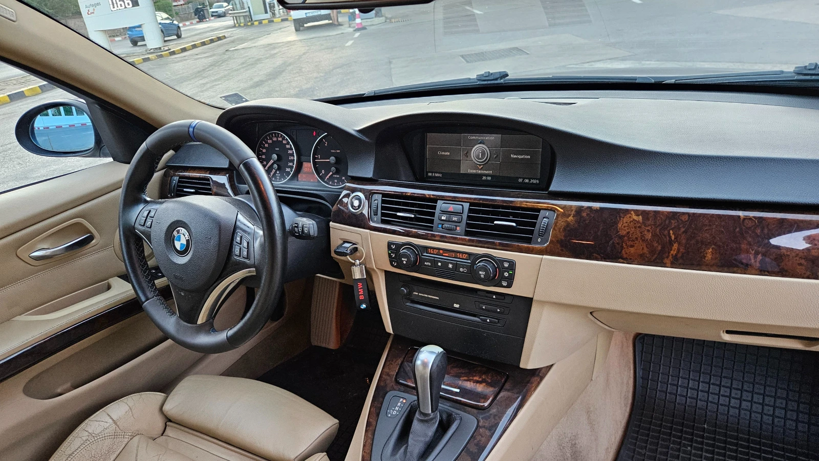 BMW 320 M47 AVTOMAT/KOJA/NAVIG, снимка 11 - Автомобили и джипове - 55592985