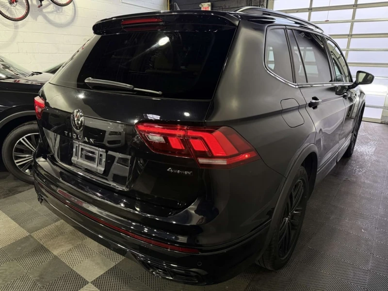 VW Tiguan 4Motion SE R Line Black  CARFAX, снимка 4 - Автомобили и джипове - 53088518