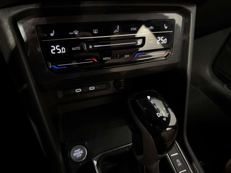 VW Tiguan 4Motion SE R Line Black  CARFAX, снимка 14 - Автомобили и джипове - 53088518