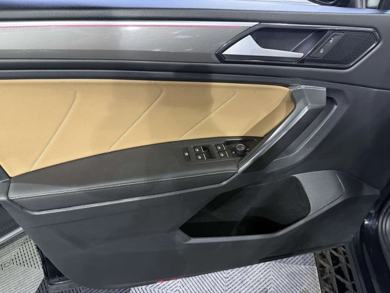 VW Tiguan 4Motion SE R Line Black  CARFAX, снимка 6 - Автомобили и джипове - 53088518