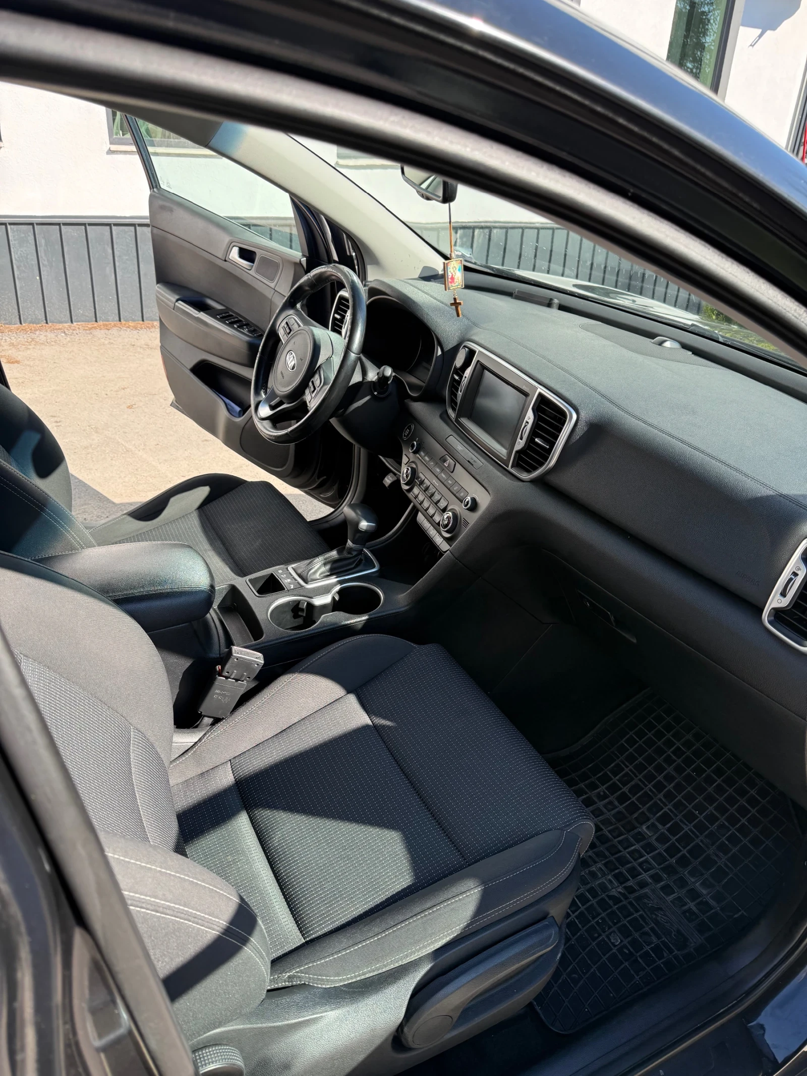 Kia Sportage 1.7crdi, снимка 7 - Автомобили и джипове - 54106401